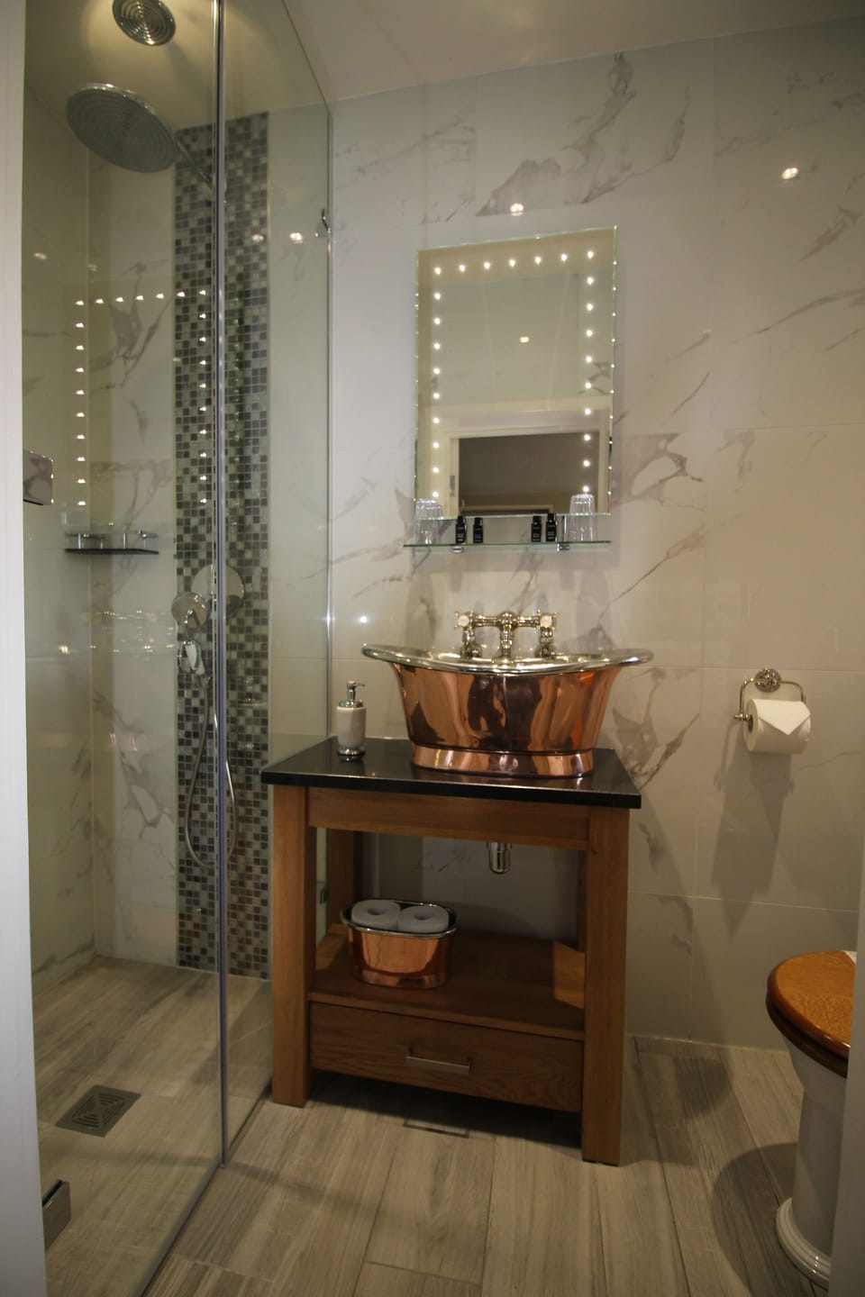 Luxury Suite | Bathroom | Deep soaking tub, rainfall showerhead, free toiletries, hair dryer