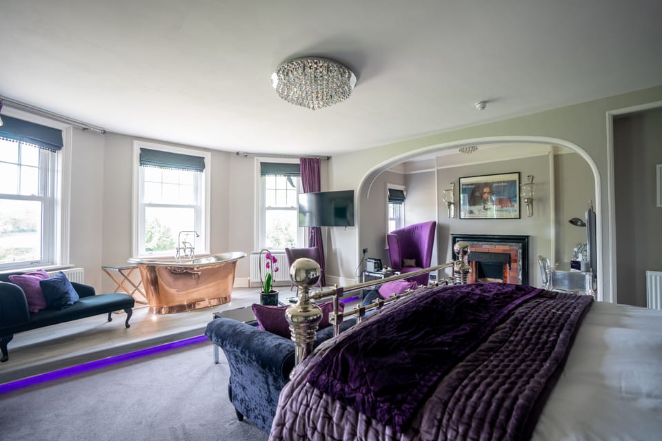 Luxury Suite | 1 bedroom, premium bedding, iron/ironing board, free WiFi