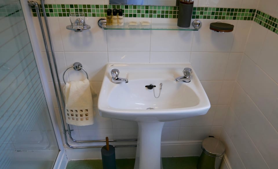 Shower, free toiletries, towels