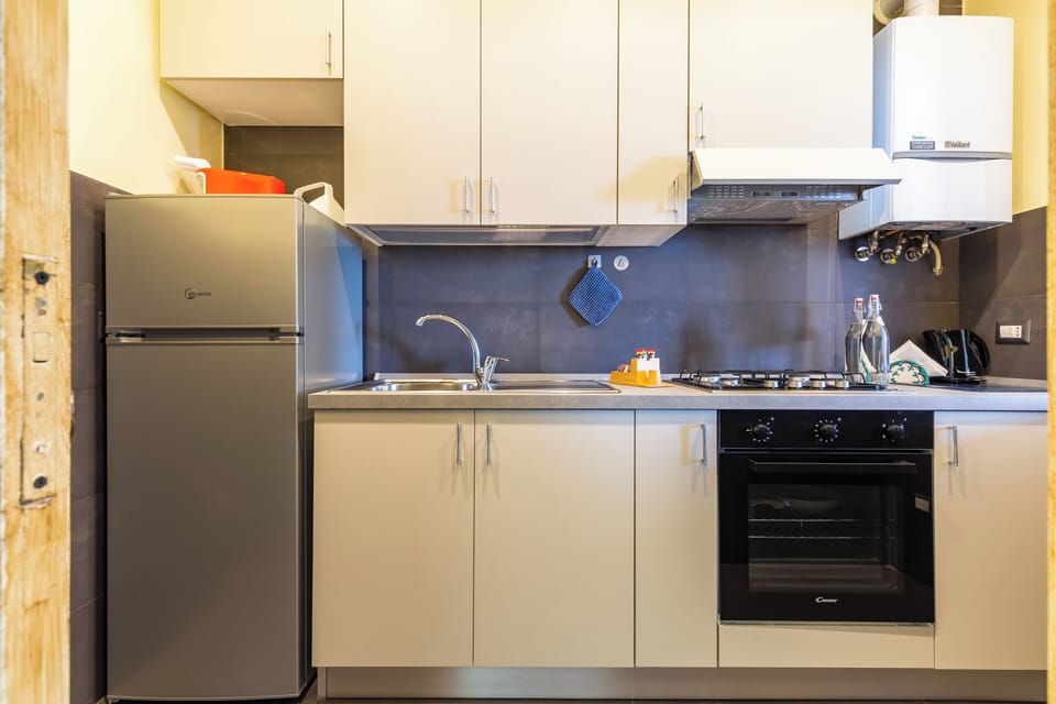 Apartment (1 Bedroom) | Private kitchen | Oven, electric kettle