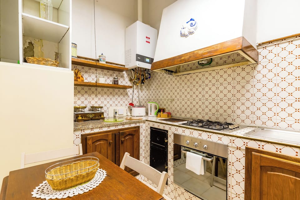 Apartment (3 Bedrooms) | Private kitchen | Electric kettle