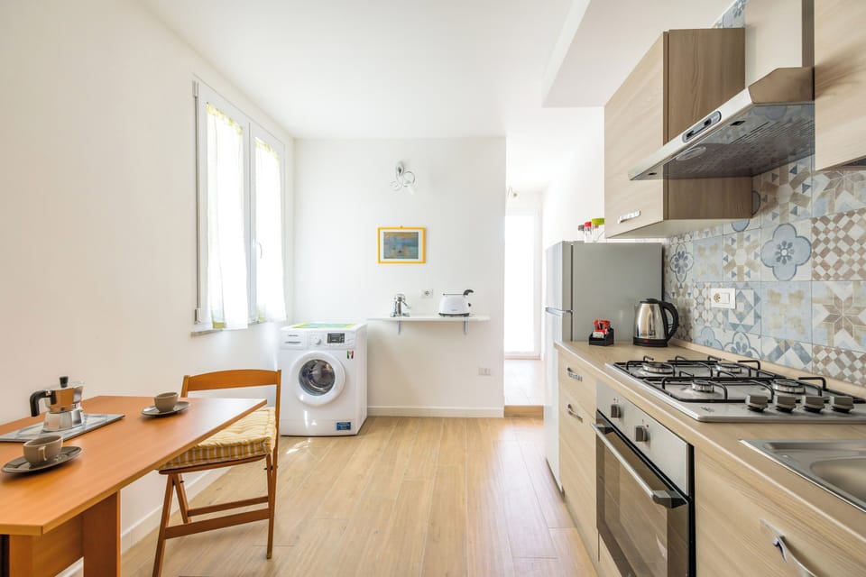 Apartment (2 Bedrooms) | Private kitchen | Oven, electric kettle