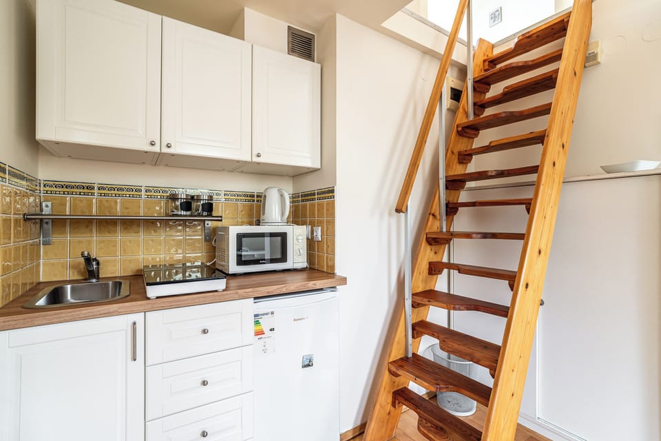 Apartment | Private kitchenette | Electric kettle