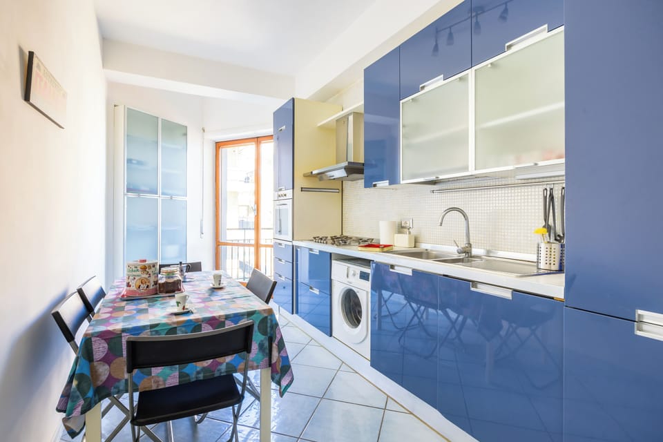 Apartment (3 Bedrooms) | Private kitchen | Microwave, oven, espresso maker, electric kettle