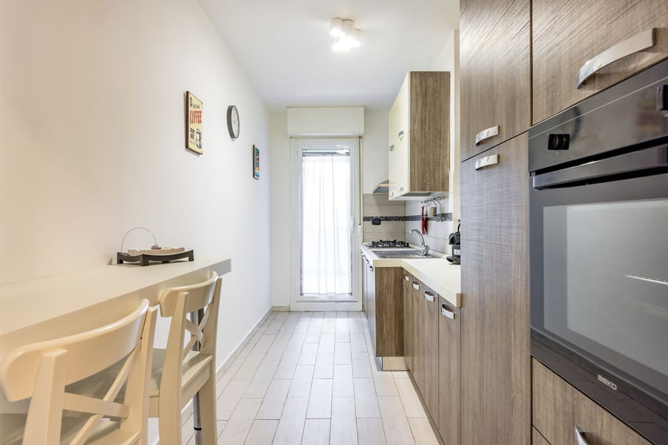 Apartment (2 Bedrooms) | Private kitchen | Microwave, oven, espresso maker, electric kettle
