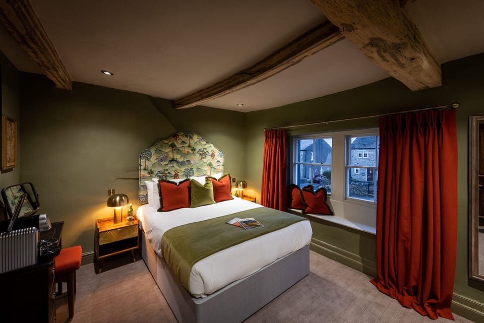 Double Room | Desk, blackout drapes, iron/ironing board, free WiFi
