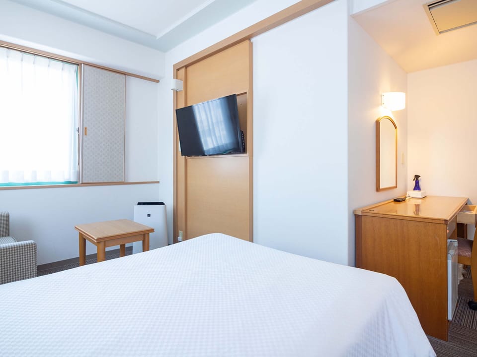 Twin Room, Non Smoking | Desk, laptop workspace, iron/ironing board (on request), WiFi (free)