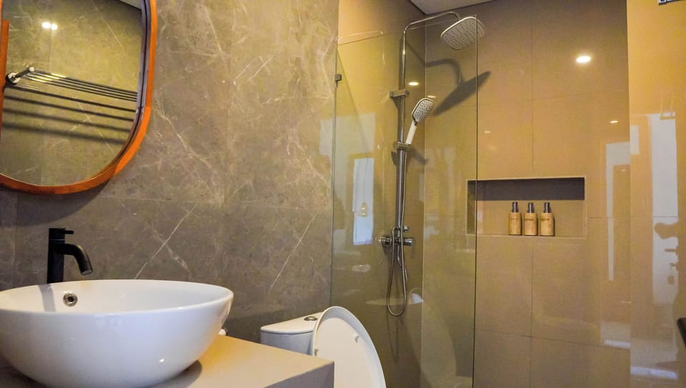 Double Room, Patio, Garden View | Bathroom | Shower, bidet, towels, toilet paper