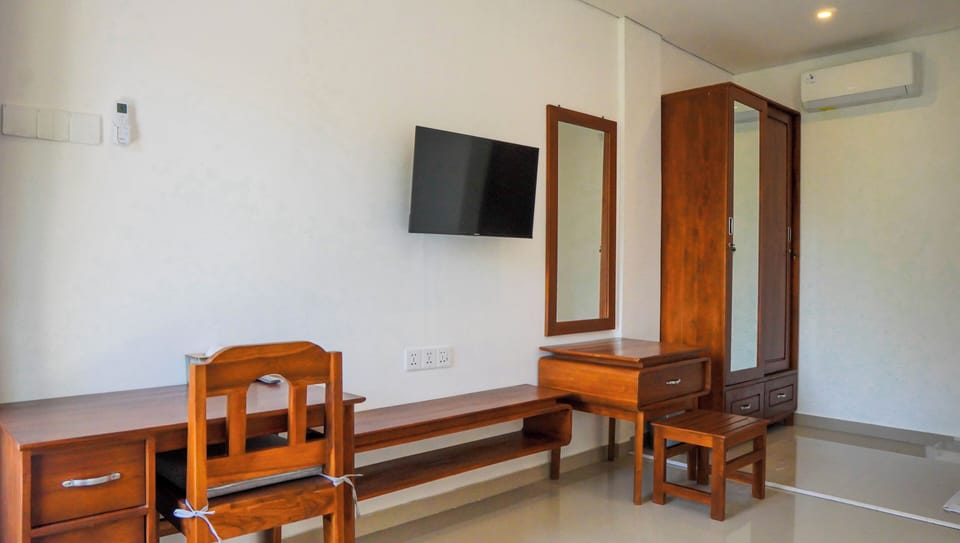 Double Room, Patio, Garden View | Desk, free WiFi, bed sheets
