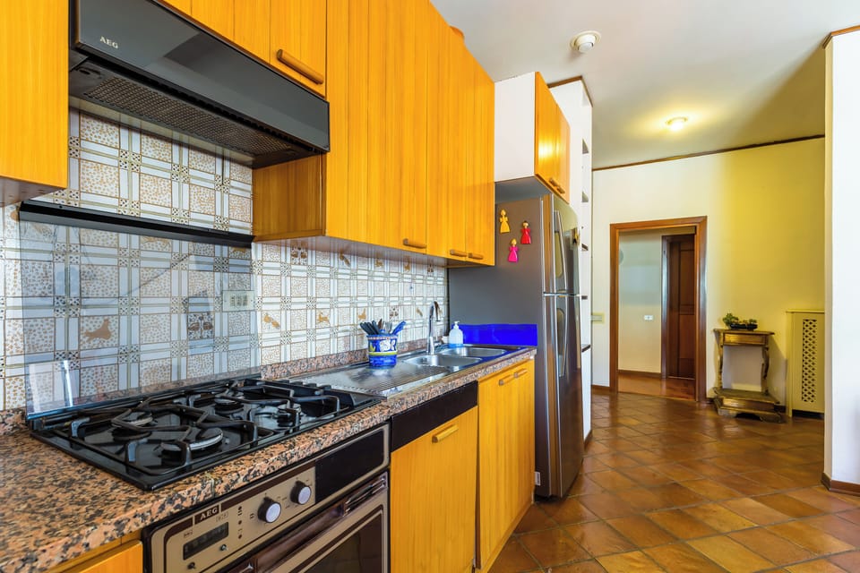 Apartment (2 Bedrooms) | Private kitchen | Microwave, oven, stovetop, dishwasher
