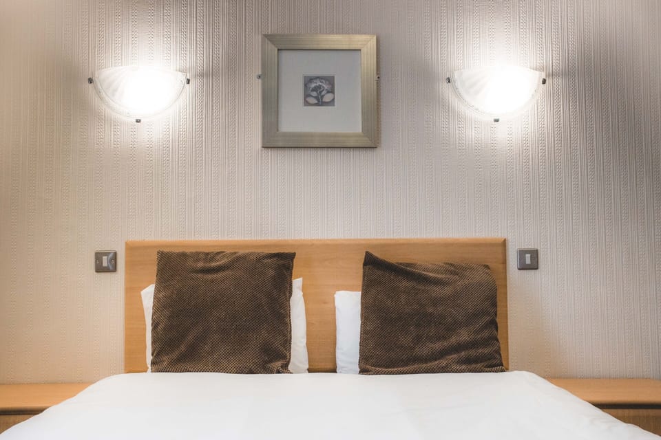 Classic Double Room | Desk, blackout drapes, iron/ironing board, free WiFi