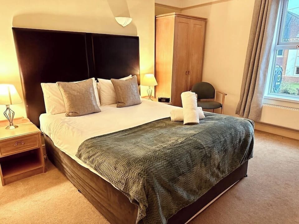Standard Double Room | 1 bedroom, desk, laptop workspace, iron/ironing board