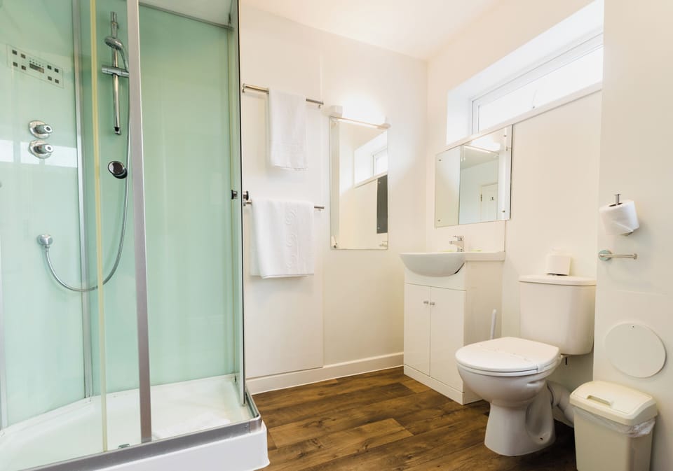 Standard Suite, 3 Bedrooms (No pets) | Bathroom | Shower, free toiletries, hair dryer, towels