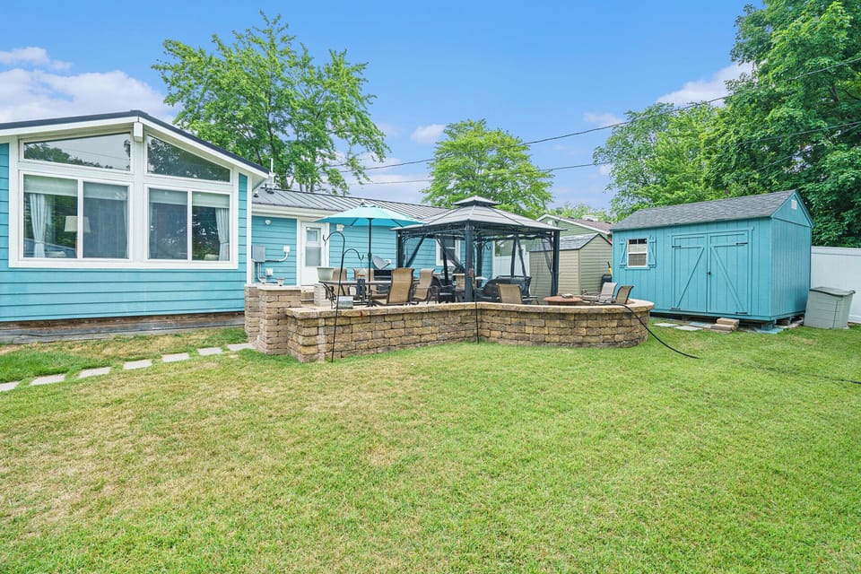 Look at this outdoor "Oasis"!!!