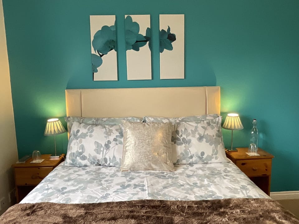 R4 Double En-suite Room (Pet friendly) | Hypo-allergenic bedding, individually decorated, individually furnished