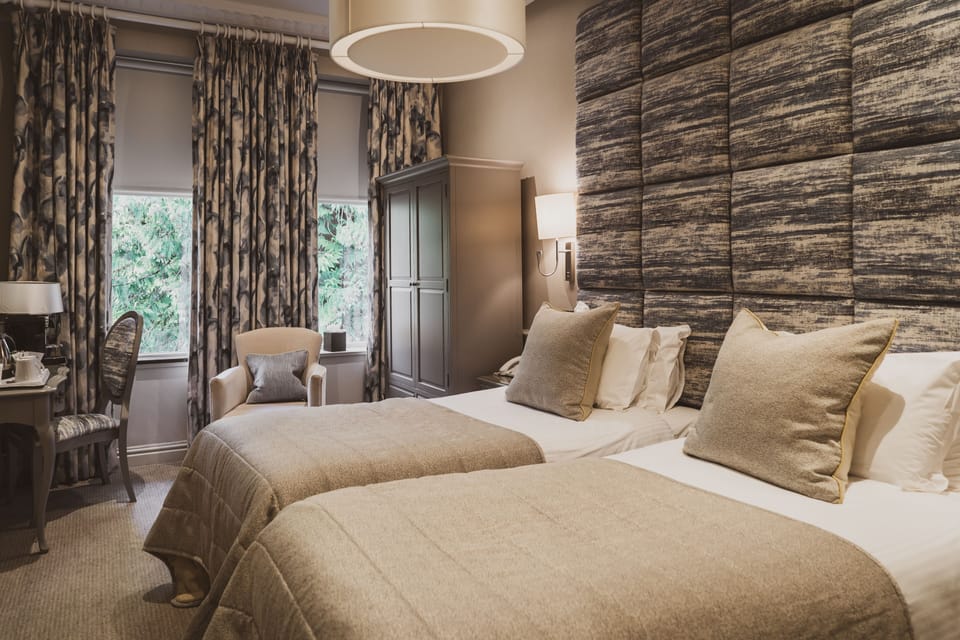 Classic Double or Twin Room | In-room safe, desk, iron/ironing board, free WiFi