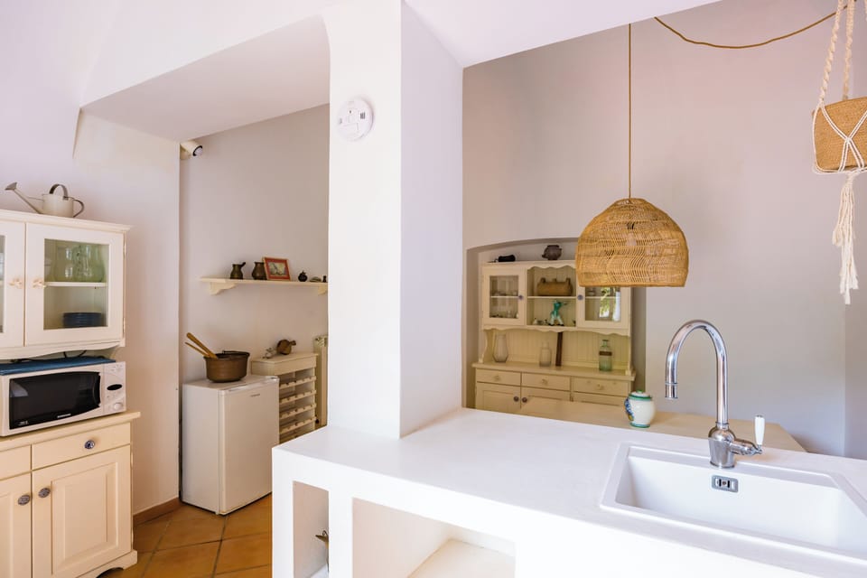 House (2 Bedrooms) | Private kitchen | Cookware/dishes/utensils
