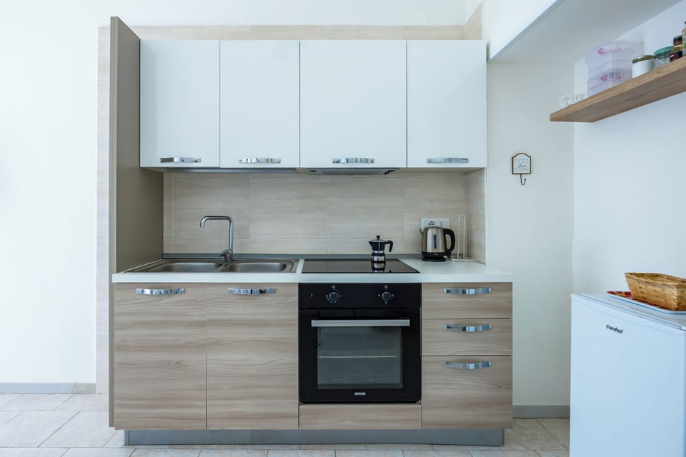 Apartment (2 Bedrooms) | Private kitchen | Stovetop, espresso maker, electric kettle, cookware/dishes/utensils
