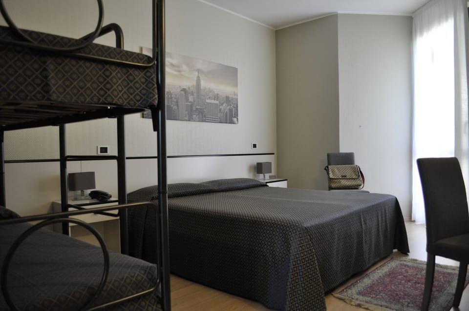 Frette Italian sheets, premium bedding, minibar, in-room safe