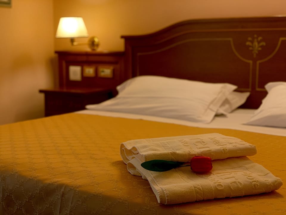 In-room safe, desk, free WiFi