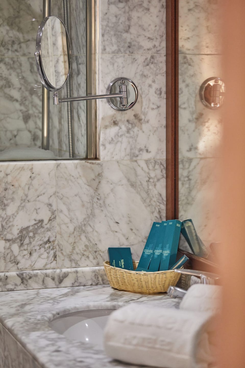 Junior Suite (Club) | Bathroom | Hair dryer, bidet, towels, soap