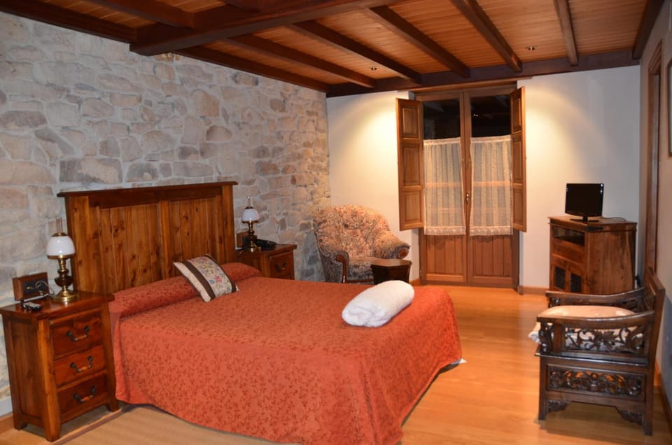 Soundproofing, iron/ironing board, rollaway beds, free WiFi