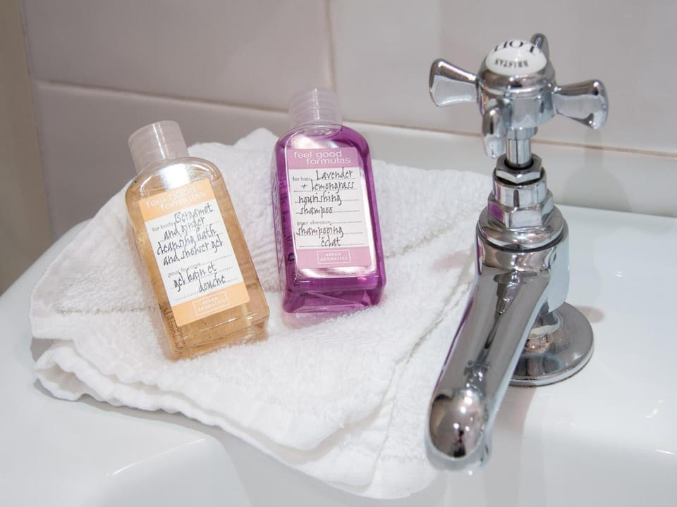 Separate tub and shower, designer toiletries, bidet, towels