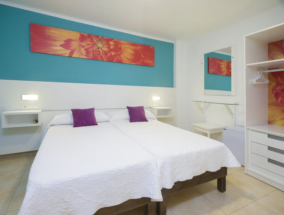 Double Room | Minibar, desk, laptop workspace, WiFi (free)