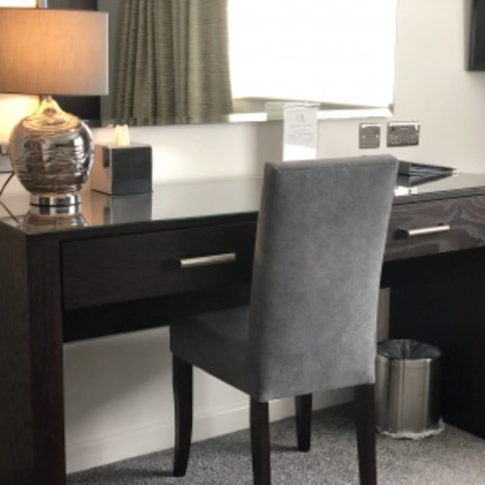 Executive Room (King) | Iron/ironing board, free WiFi, bed sheets