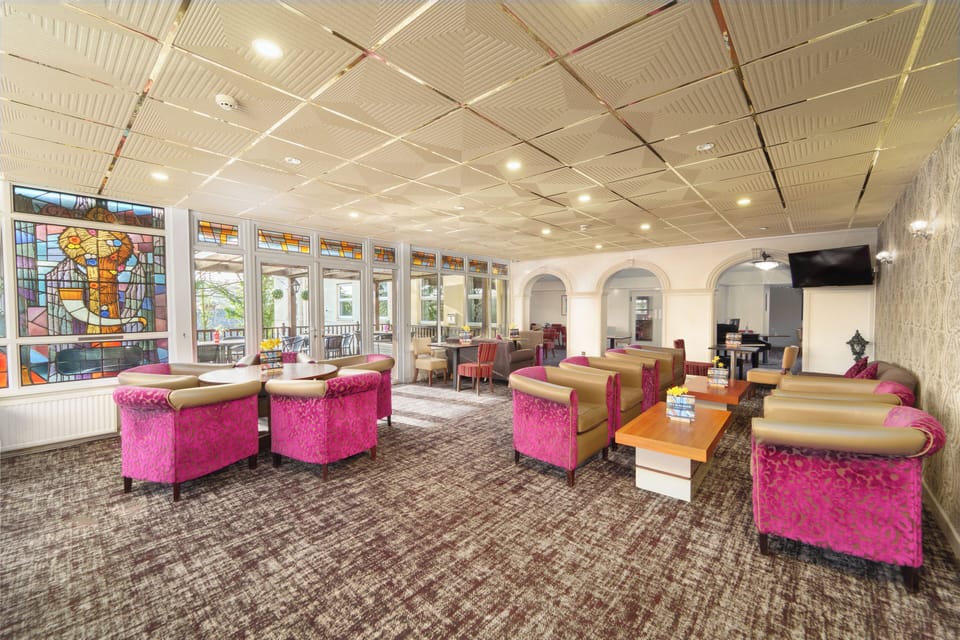 Lobby lounge