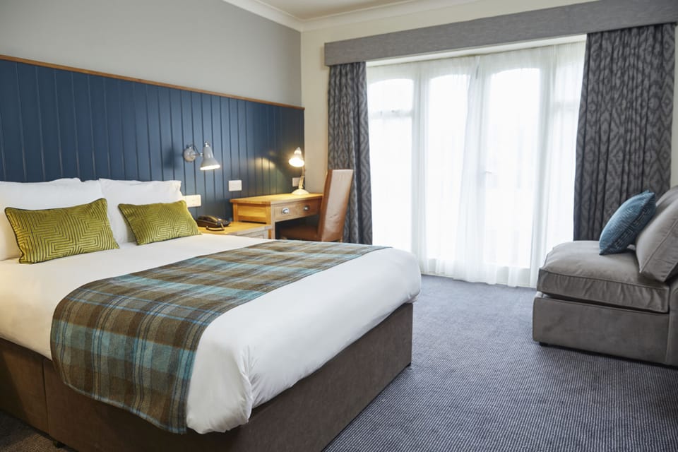 Family Room | Desk, iron/ironing board, free WiFi, bed sheets