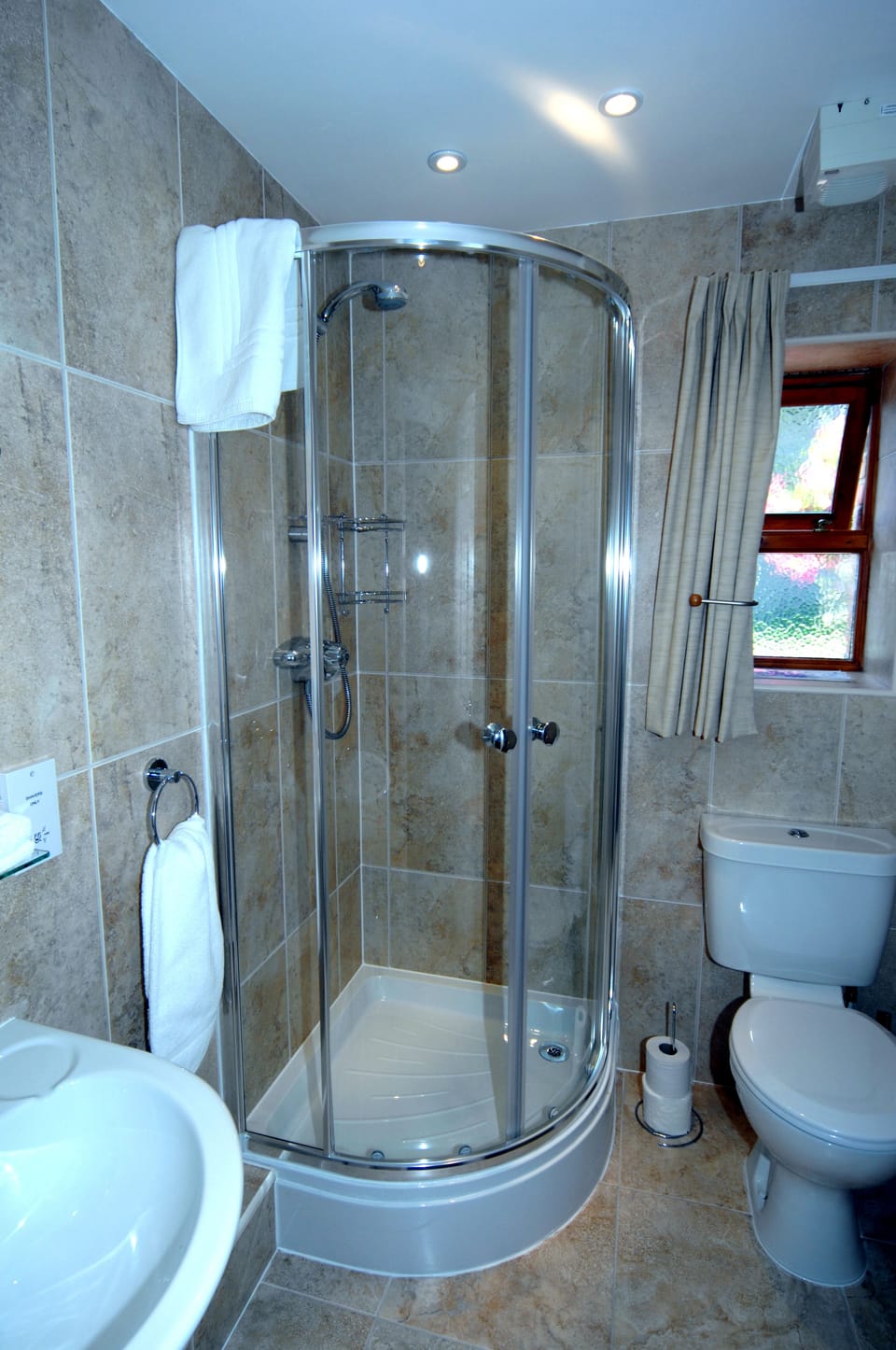 Standard Double Room | Bathroom | Free toiletries, hair dryer, towels