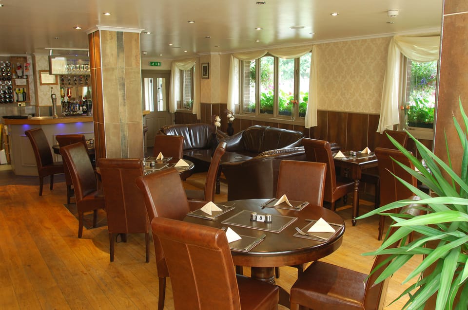 Breakfast, lunch, dinner served; British cuisine 