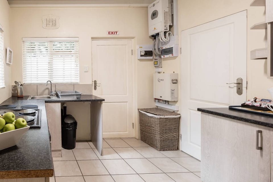 Deluxe Apartment, Balcony, Pool View | Private kitchen | Highchair