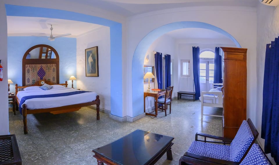 Heritage Splendour | Minibar, desk, WiFi (free), bed sheets