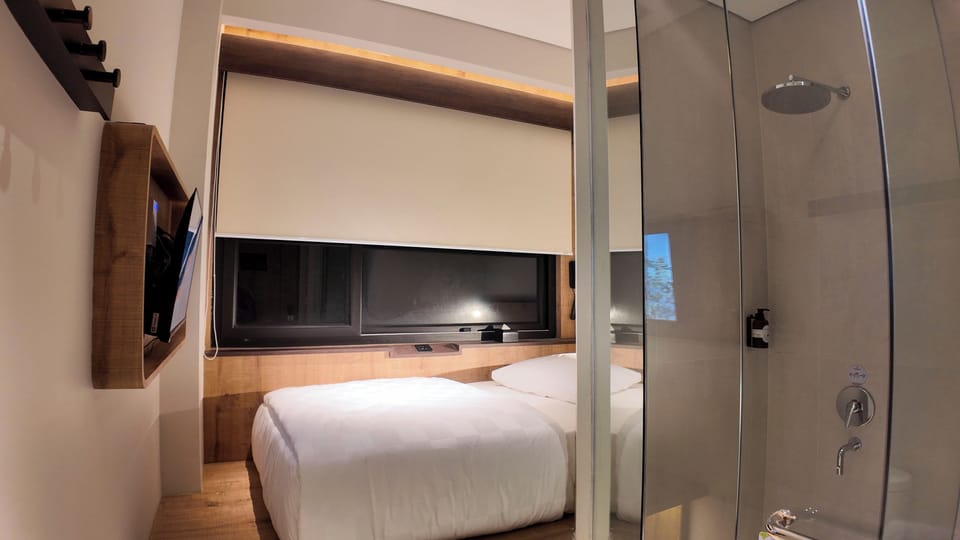 Single Room | Premium bedding, free WiFi, bed sheets