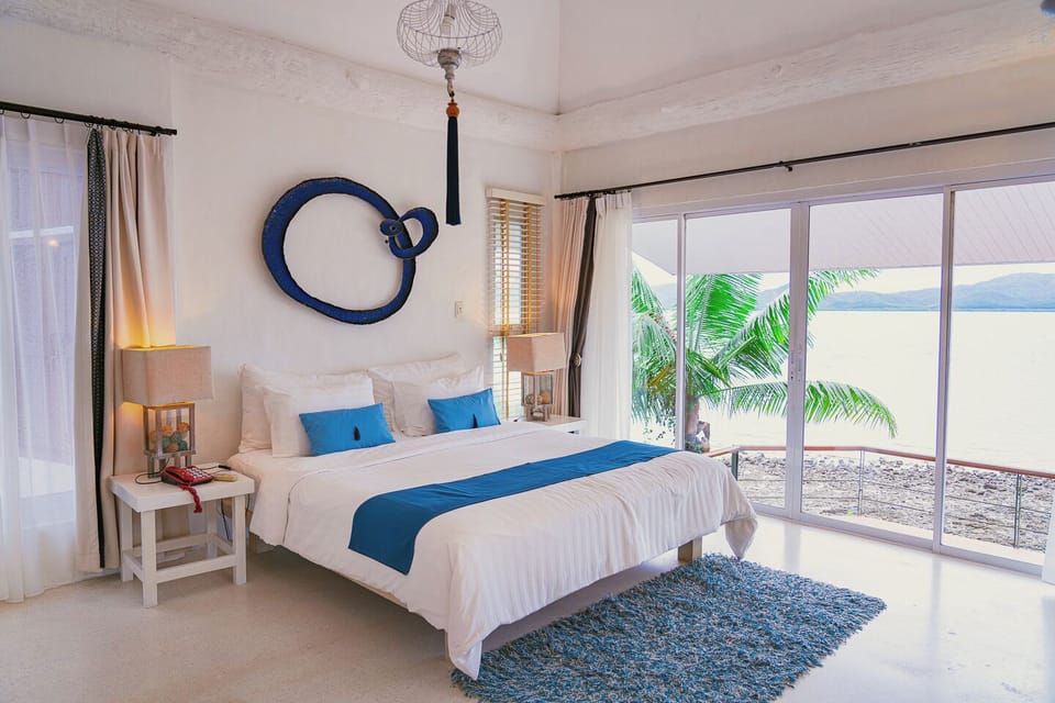 Seaview Deluxe King | In-room safe, WiFi (free)