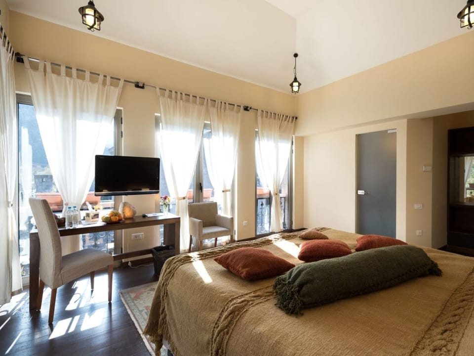 Tower Junior Suite, 2nd building | Iron/ironing board, free WiFi