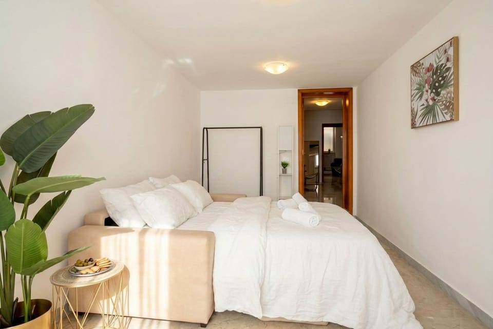 Piazza del Mare - Spacious & Bright Stay near Bari’s Waterfront Apartment in Bari