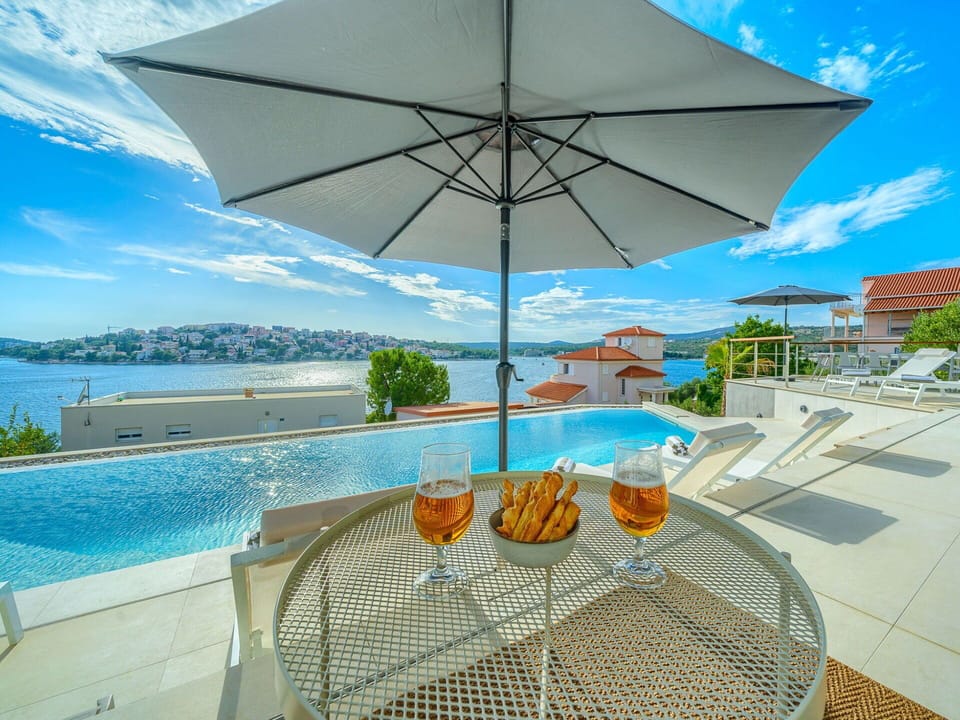 Swimming Pool, Water, Resort, Outdoor Furniture, Eco Hotel, Leisure, Hotel, Resort Town, Shade, Seaside Resort