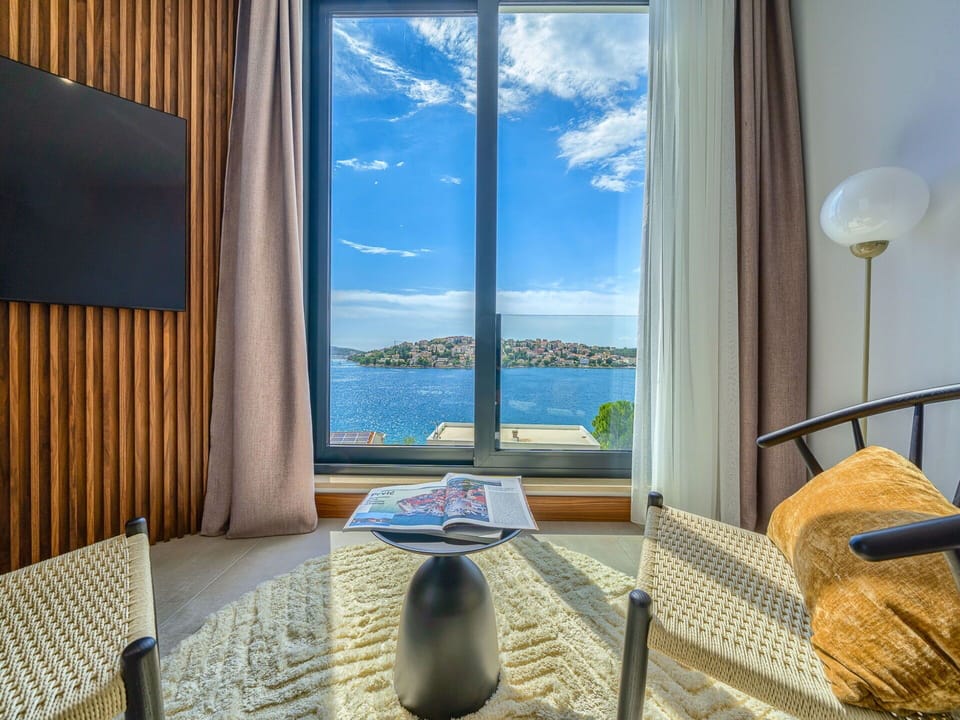 Sea, Coastal And Oceanic Landforms, Ocean, Resort, Coast, Curtain, Hotel, Eco Hotel, Bay, Tropics