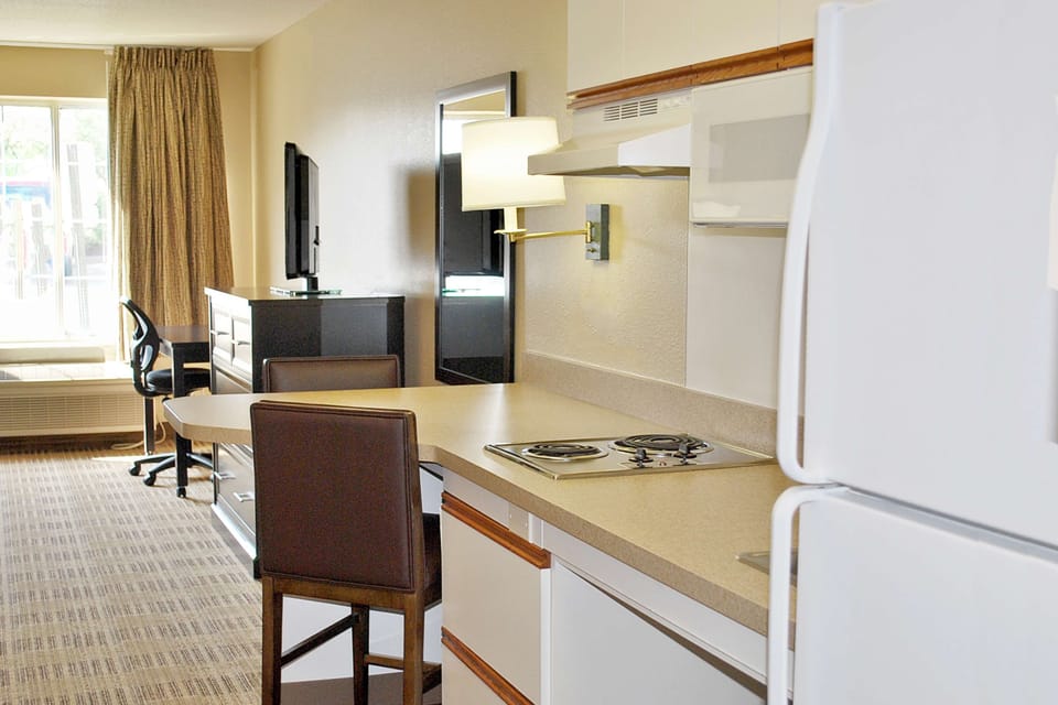 Pillowtop beds, desk, laptop workspace, blackout drapes