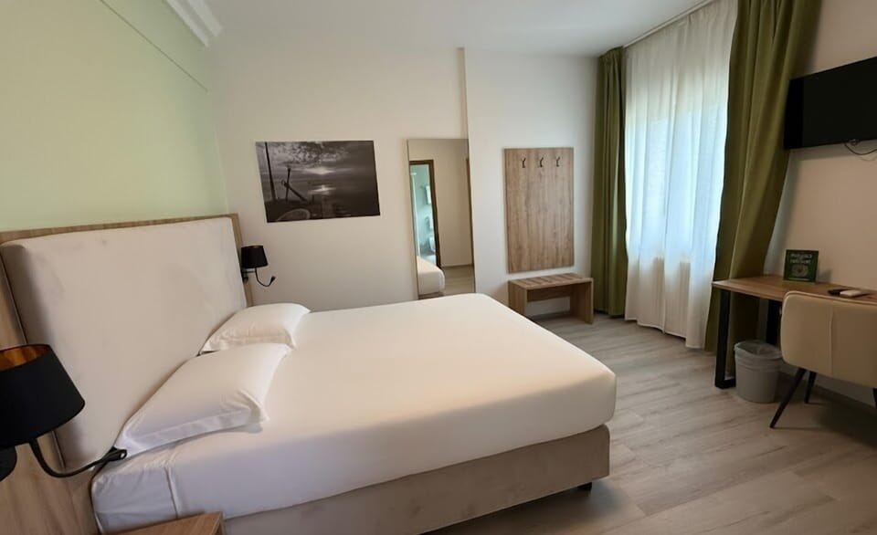 Double Room (Hotel) | In-room safe, desk, WiFi (free)