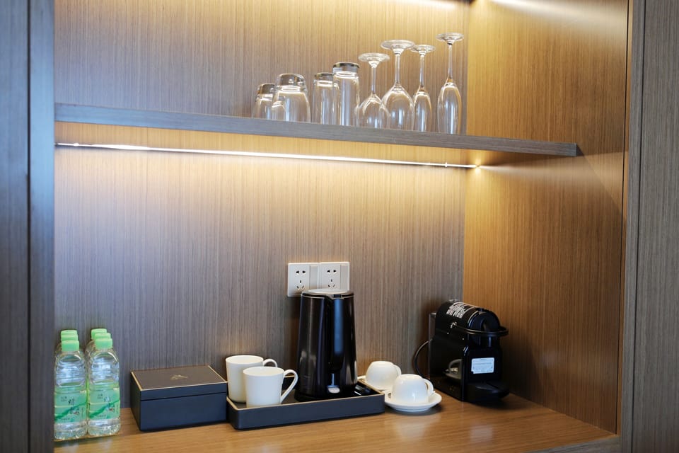 Business Suite, City View | Minibar, in-room safe, desk, blackout drapes