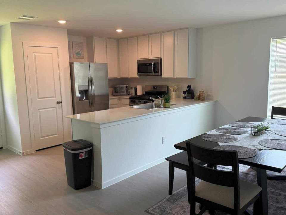 House (4 Bedrooms) | Private kitchen | Coffee/tea maker, fridge, microwave, oven