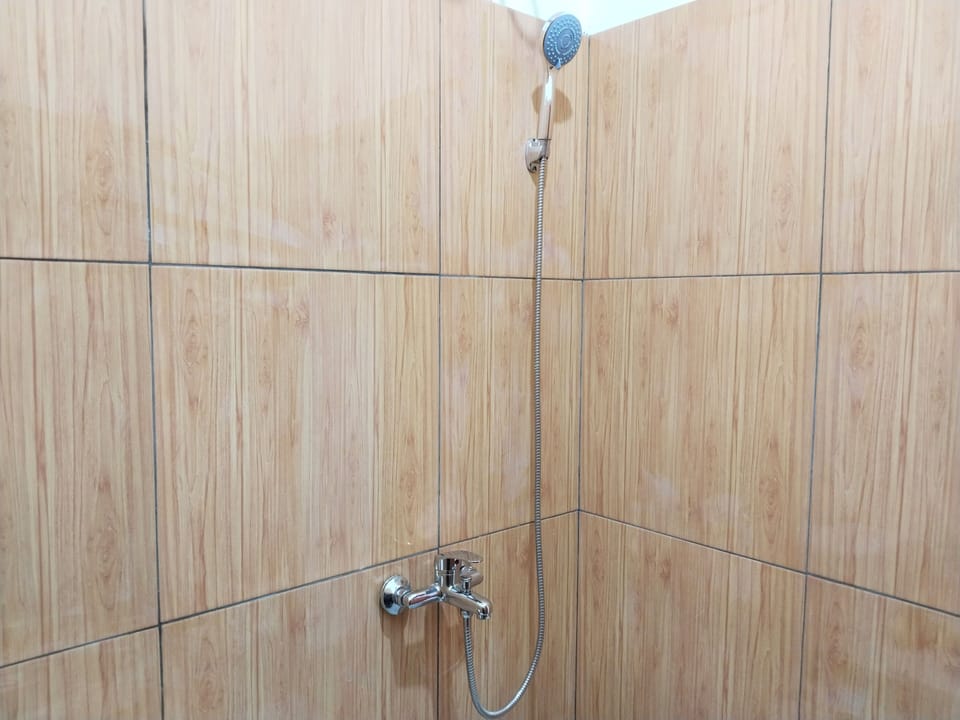 Standard Double Room | Bathroom | Shower, towels, soap, shampoo