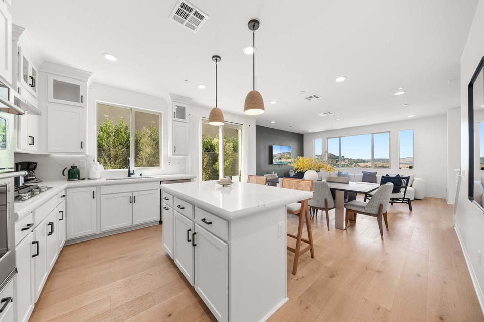 House, Hot Tub, Mountain View (5 Bedrooms) | Private kitchen | Coffee/tea maker, fridge, microwave, oven