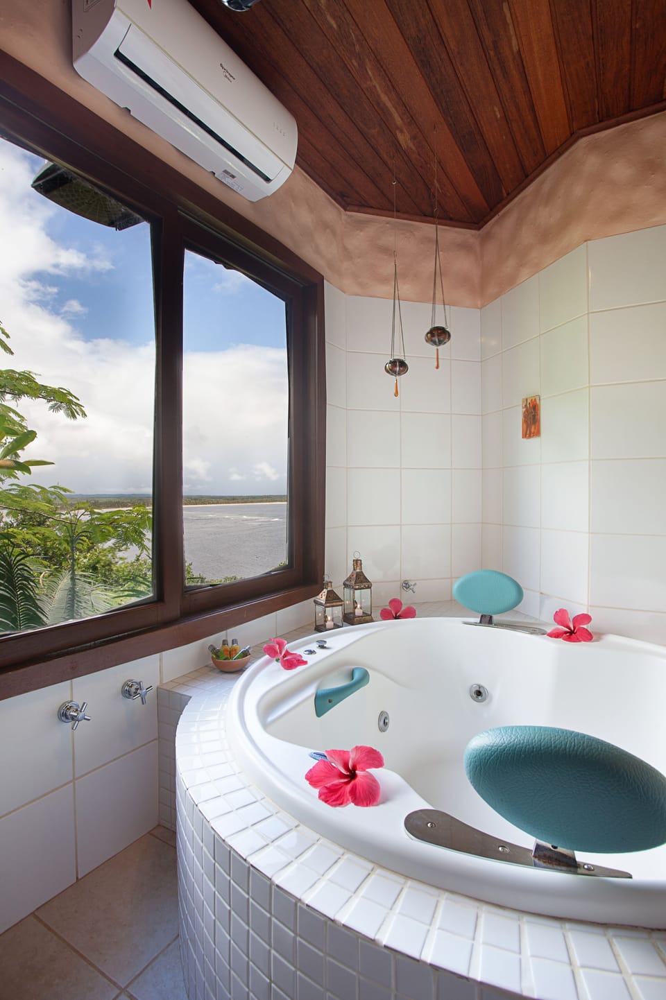 Bungalow (Máster) | Bathroom | Free toiletries, hair dryer, towels, soap