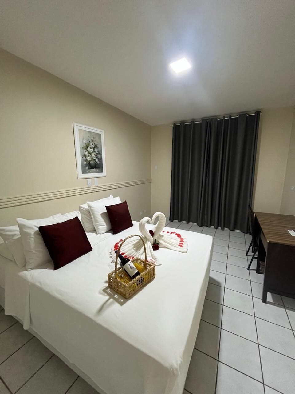 Executive Double Room, 1 Double Bed | Minibar, desk, free WiFi, bed sheets