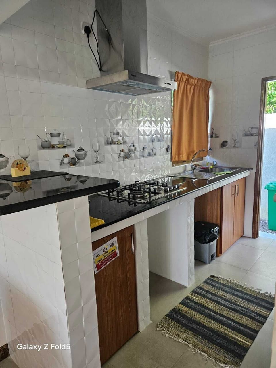 Classic Studio Suite, Balcony, Garden View | Private kitchen | Fridge, microwave, stovetop, cookware/dishes/utensils